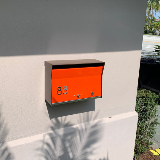 Locking Wall Mounted Mailbox - Brown