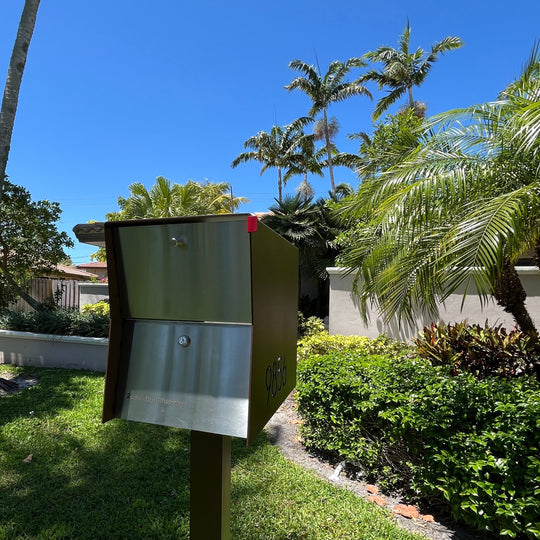The Retrobox Locking Package Dropbox in - Coconut Exterior Color