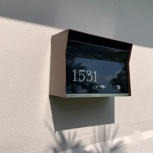 Locking Wall Mounted Mailbox - Brown